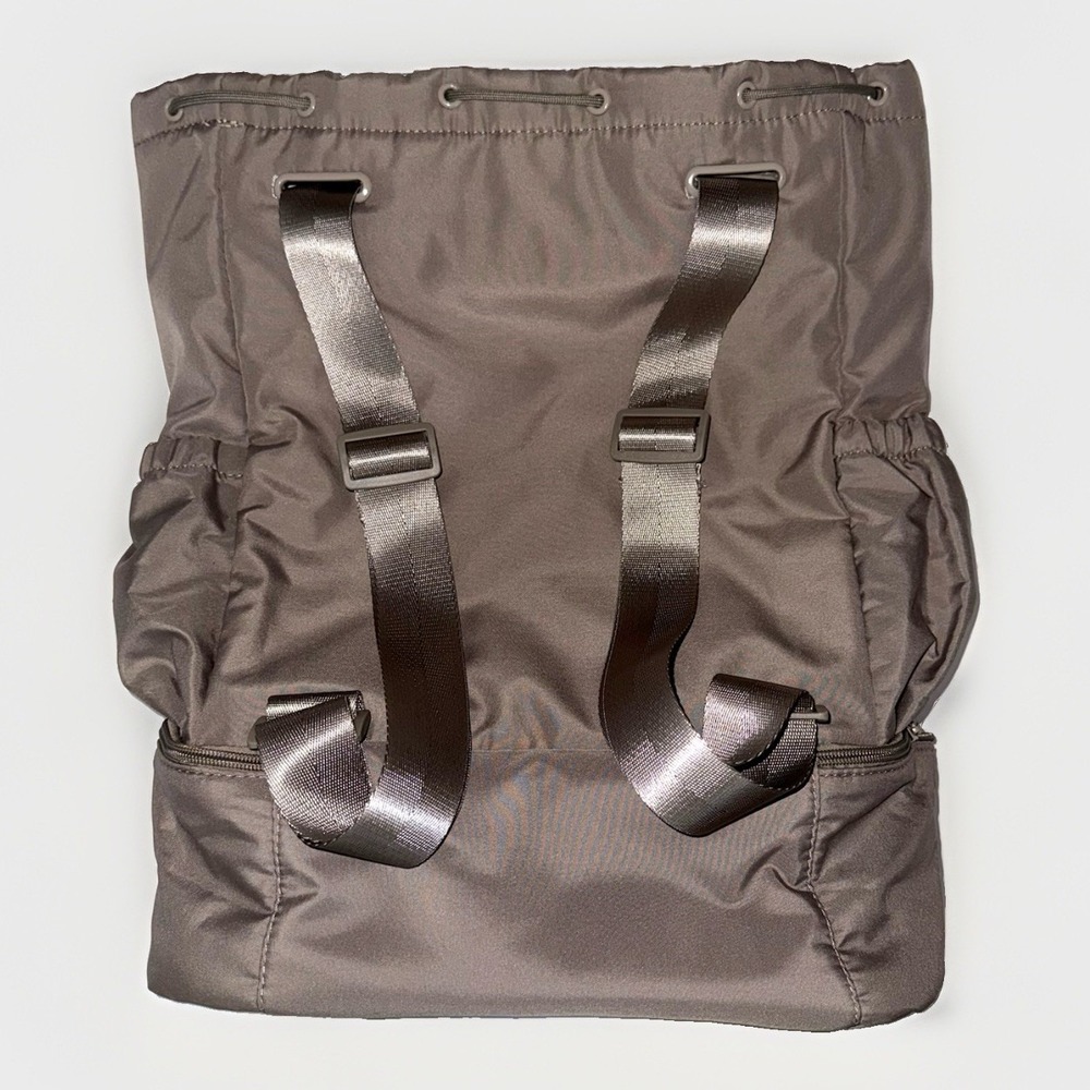 NWT Beyond Yoga Birch Taupe Convertible Backpack Gym Bag Yoga Carryall Neutral - Picture 5 of 7